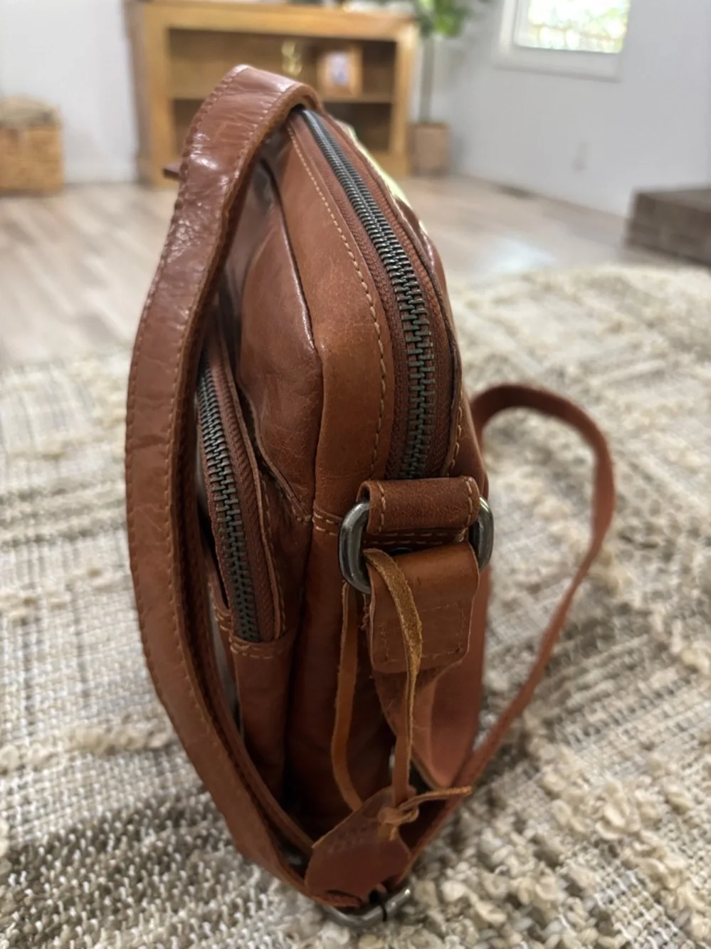 Spikes &‎ Sparrow Saddle Brown Leather Crossbody Bag NWOT Unisex